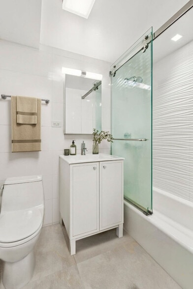 Building Photo - 125 E 83rd St