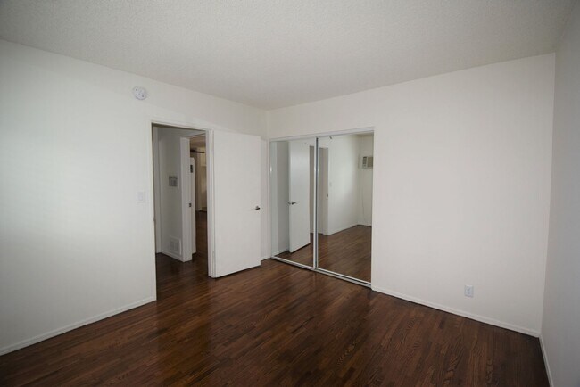 Building Photo - 15033 Burbank Blvd