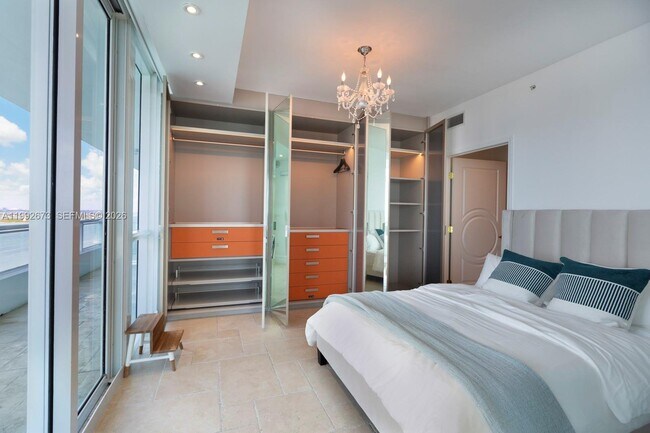 Building Photo - 520 West Ave