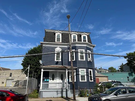 Building Photo - 33 Valley St