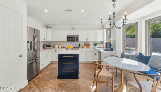 Building Photo - 9617 E Friess Dr