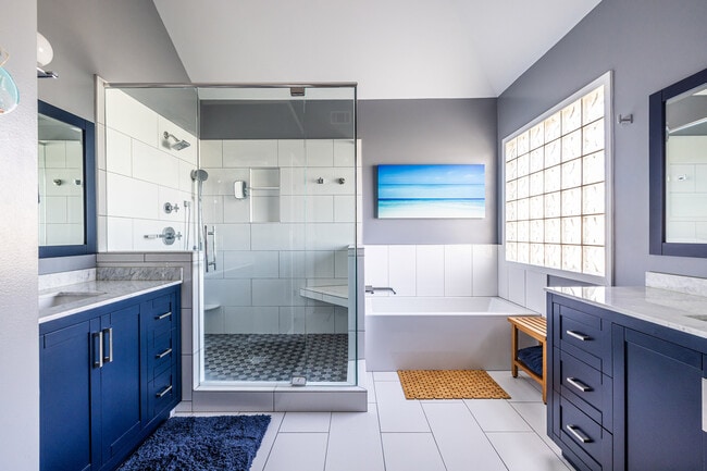 Building Photo - 2454 Vivian Cir