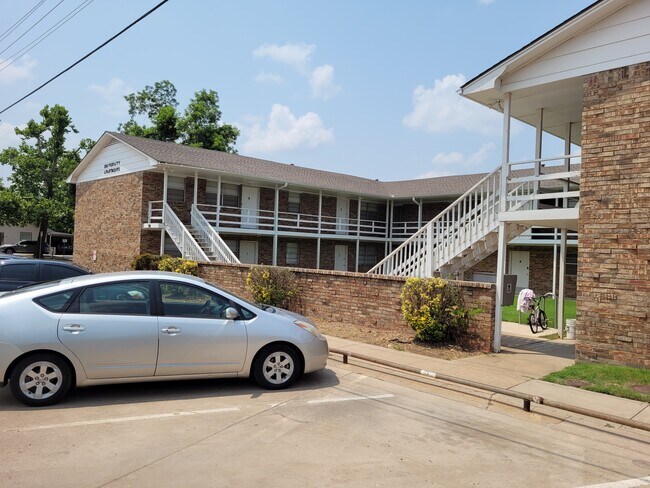 Building Photo - 301 N University Dr