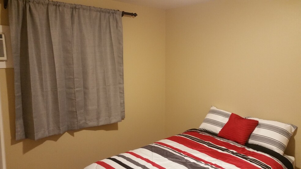 Bedroom 2 - 12877 Glenoaks Blvd