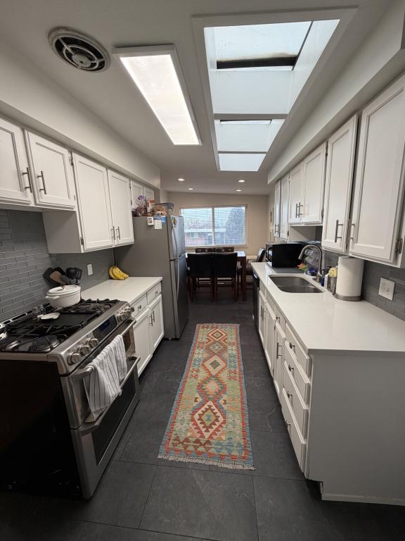 Building Photo - 872 Madsen Ln