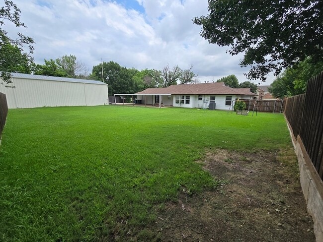 Building Photo - 1590 Gravel Cir N