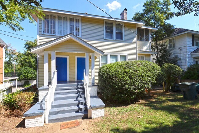 Primary Photo - 1016 Laurens St