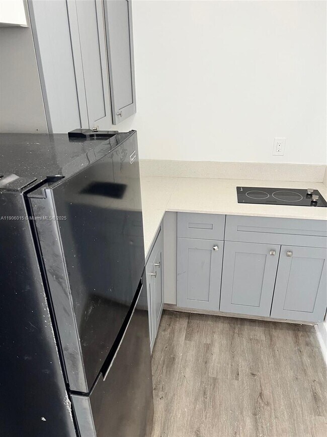 Building Photo - 1552 SW 2nd St