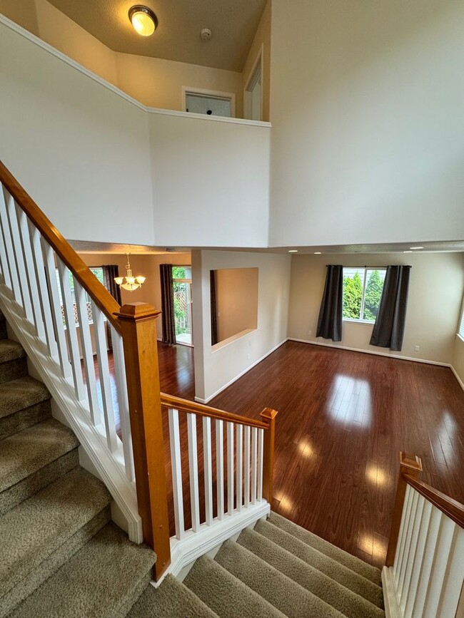 Building Photo - FOR RENT - SUPER CLEAN 4 BEDROOM, 2.5 BATH...