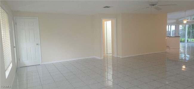 Building Photo - 526 102nd Ave N