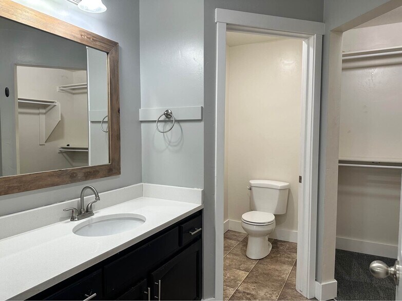Building Photo - 520 W 1570 N