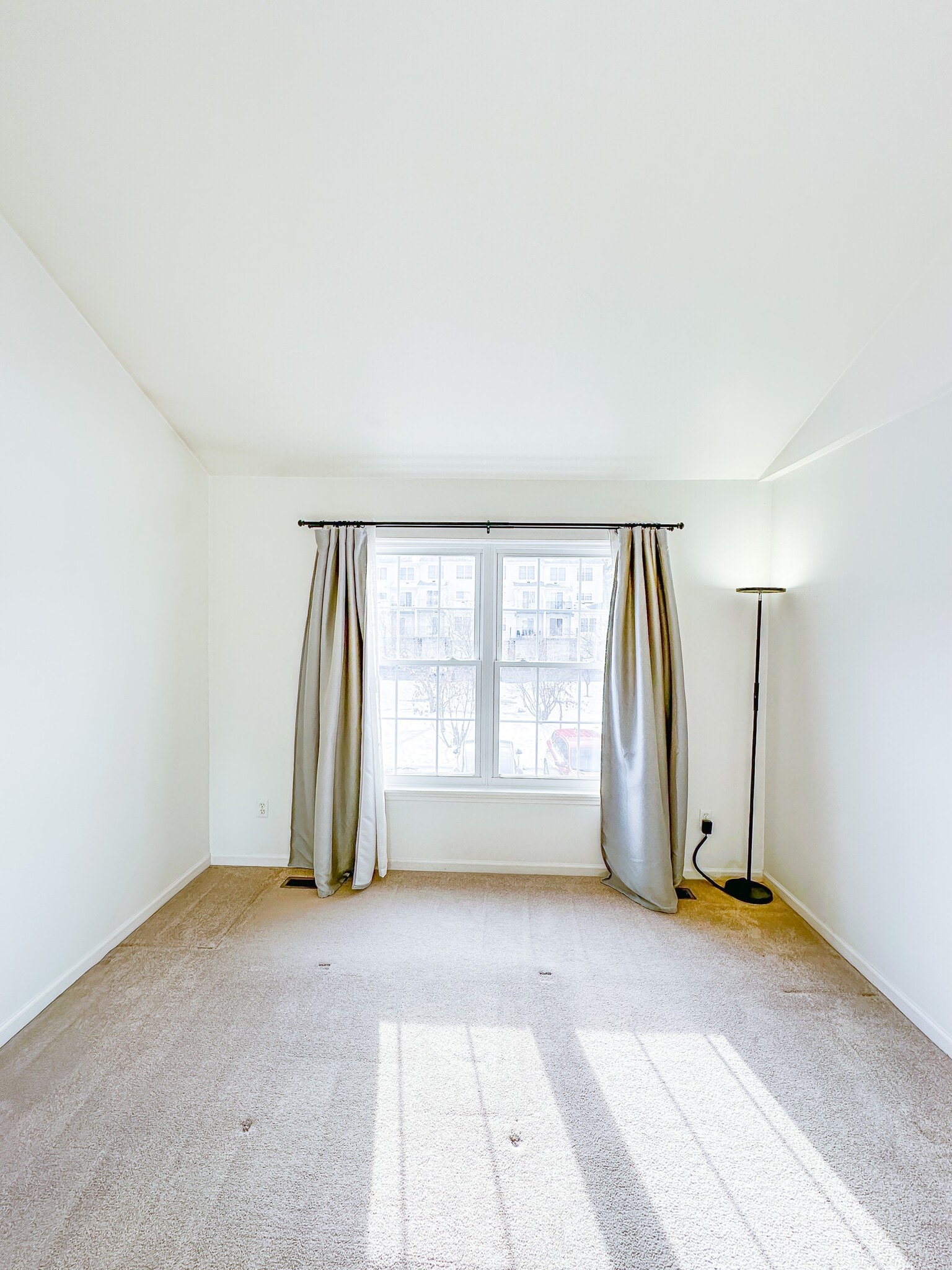 Building Photo - 1872 Lindsay Ln