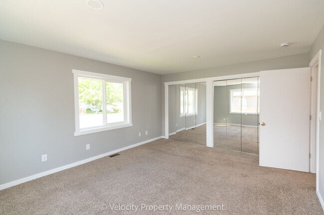 Building Photo - Charming Remodeled Home in Downtown Redmon...