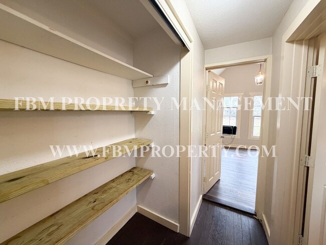 Building Photo - 741 W Park Ave