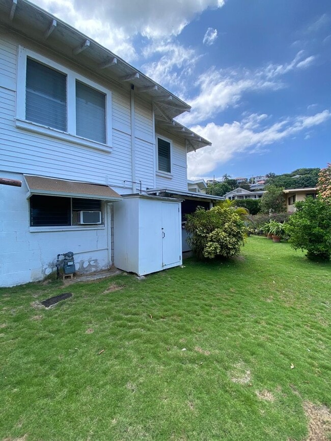 Building Photo - Spacious 4 bedroom 2 bath house.