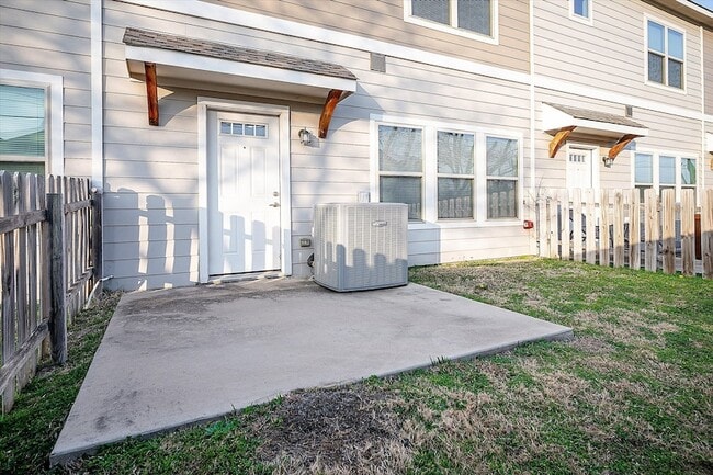 Building Photo - 2721 Vine Ct