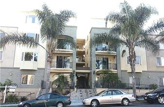 Building Photo - $1000 Move in Discount***Beautiful 2 bed/2 bath Condo in the Heart of Hillcrest - Available NOW*