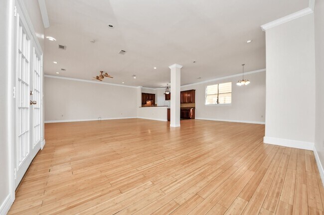 Building Photo - 3014 Chenevert St