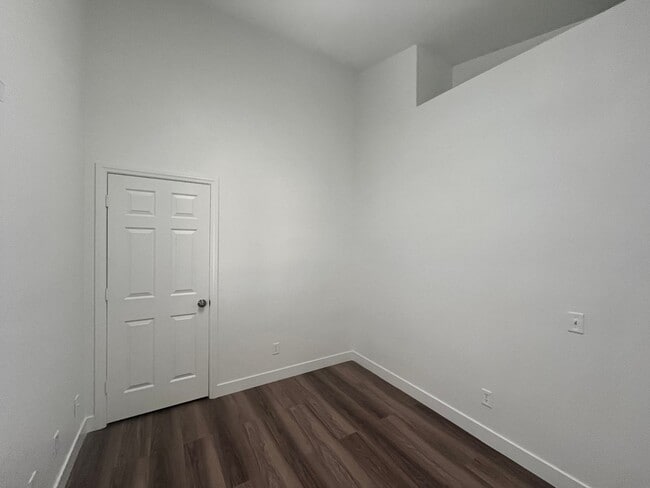 Building Photo - 2470 sq ft, remodeled single story, hard to find 5 bed, 2.5 bath, 2 car garage in guard gated Sta...