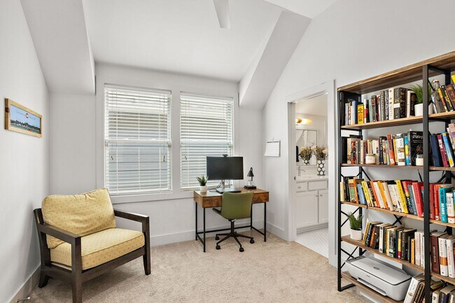 Building Photo - Stunning Gem in the heart of East Nashville!!