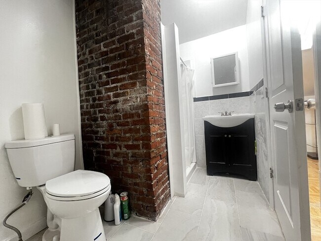 Building Photo - 103 St Andrew Rd