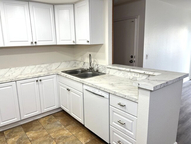 Building Photo - Mission Valley- Centrally Located Condo with AC, Private Patio and Parking.