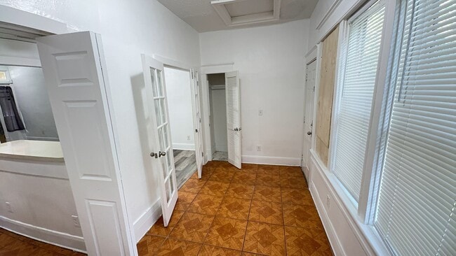 Building Photo - 3/1.5 Historic Bungalow Home in Tampa/Ybor...