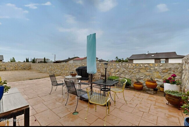 Building Photo - 14269 Escalera Dr