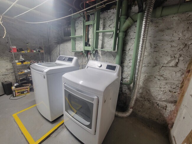 Building Photo - 12 Division St