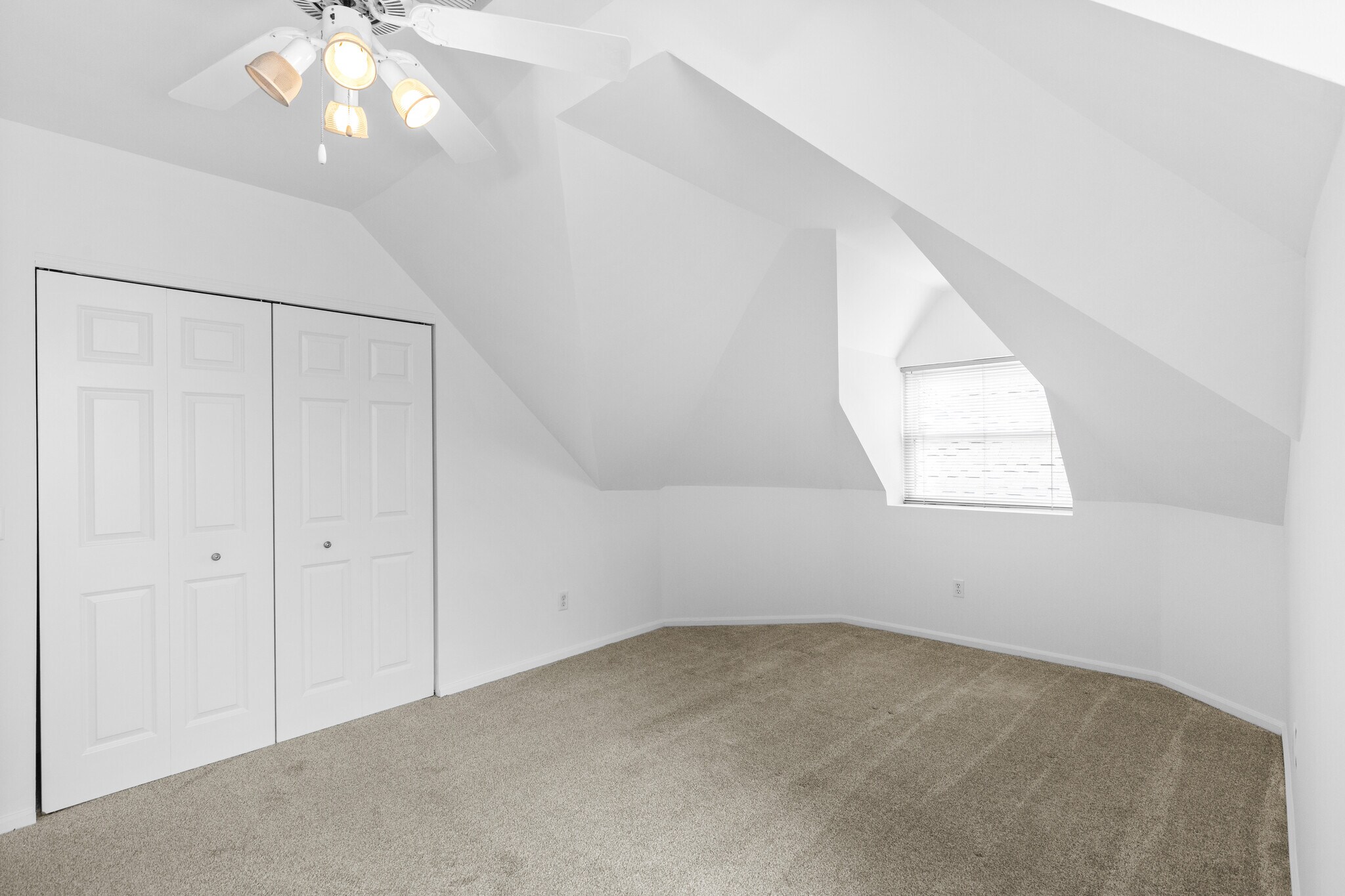 Building Photo - 4414 W Pine Blvd