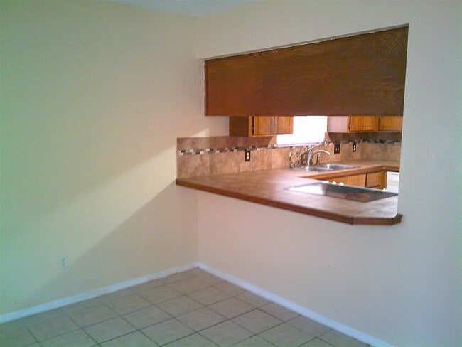 Building Photo - 6812 NW Willow Creek Dr