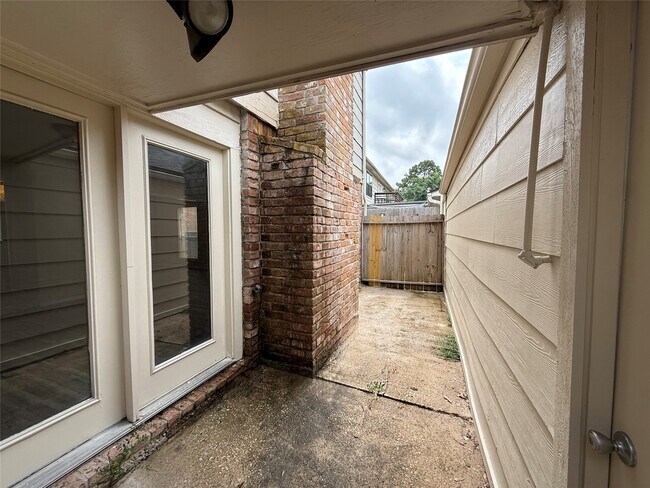 Building Photo - 17149 Beaver Springs Dr