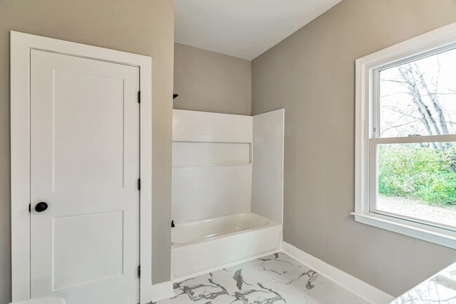 Building Photo - 416 Highland Ct
