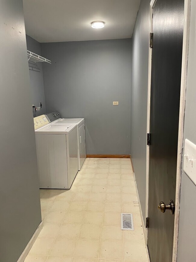 Building Photo - 706 Ferret Crossing