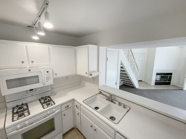 Building Photo - 23615 Del Monte Unit 342