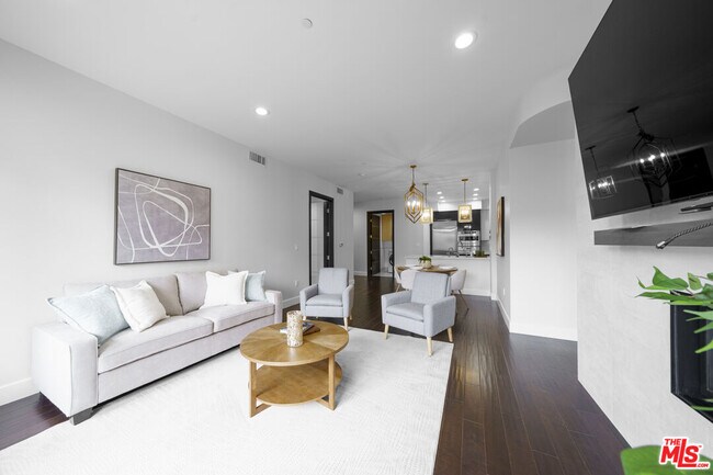Building Photo - 1318 S Roxbury Dr