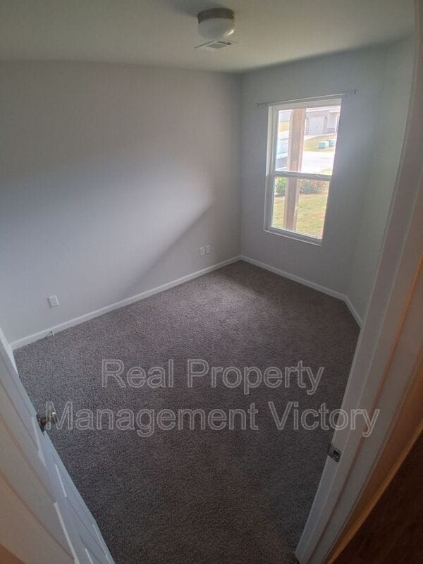 Building Photo - 12516 Waterbury Way