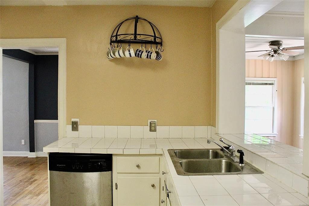 Kitchen - 2069 Gorgas St