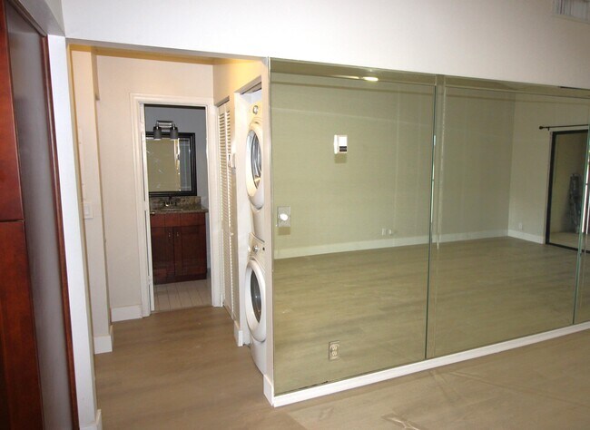 Building Photo - 2900 Olivewood Terrace