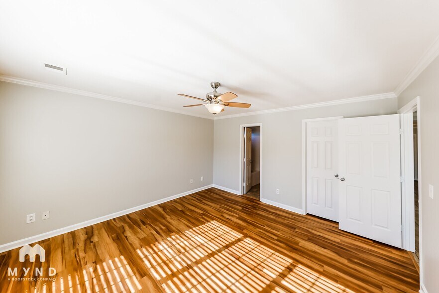 Building Photo - 4010 Cambridge Dr
