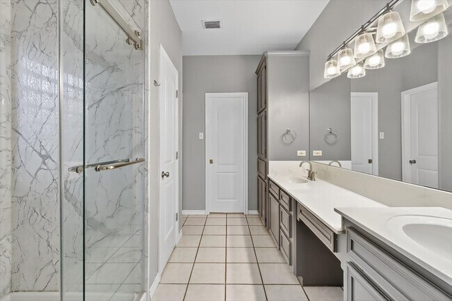 Building Photo - 8114 Etienne Dr