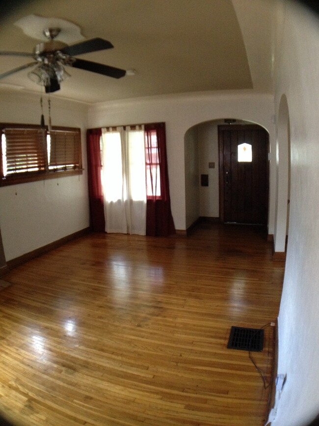 living room - 3239 Wendover