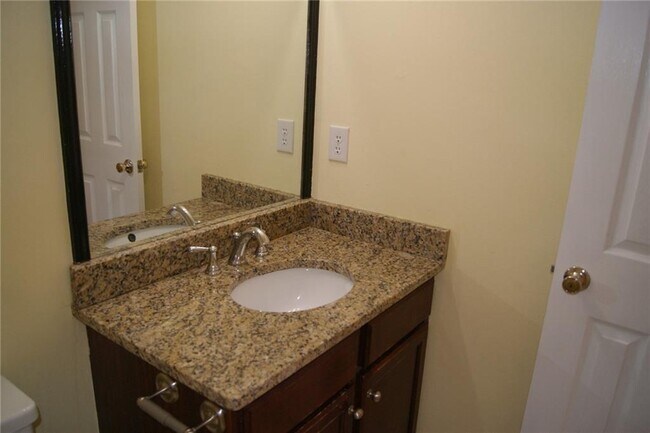 Building Photo - 4239 Glenforest Way