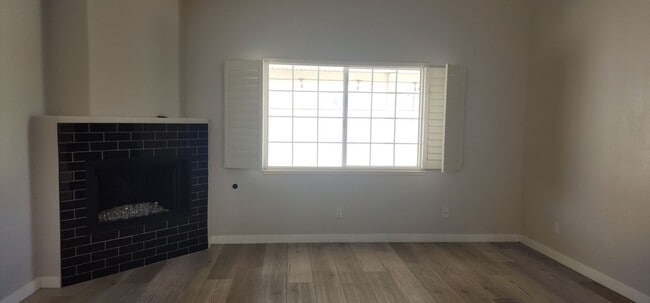 Building Photo - Spacious 4-bedroom Home Available in Desert Shores!