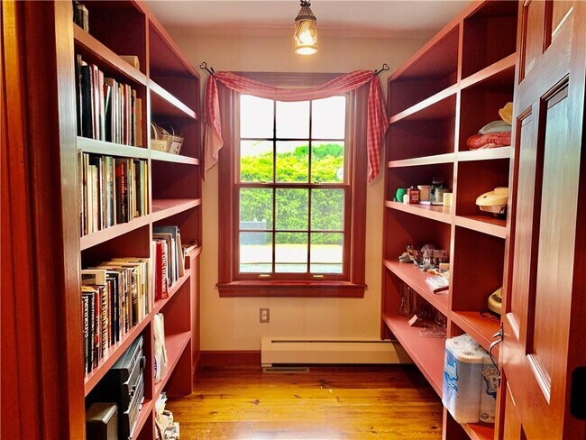 Building Photo - 6 Butts Rock Rd