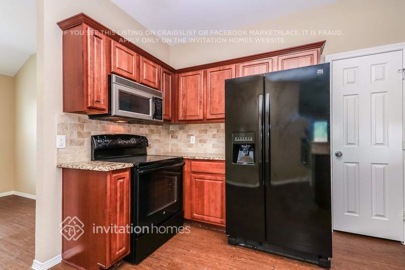 Building Photo - 4808 Bluebird Ln