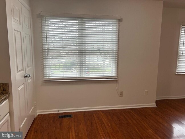 Building Photo - 1307 N Glen Dr