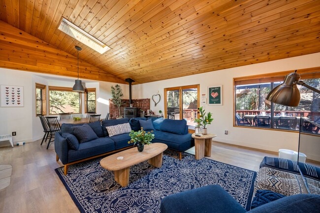 Building Photo - Charming 3 Bed Mountain Retreat | Wood Beams, Fireplace & Deck