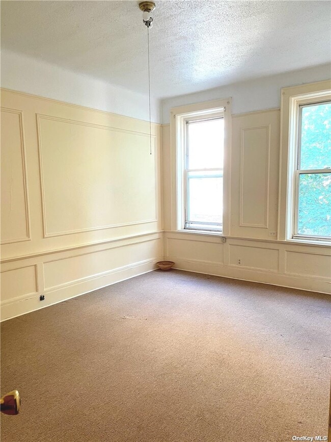 Building Photo - 47-23 39th Pl