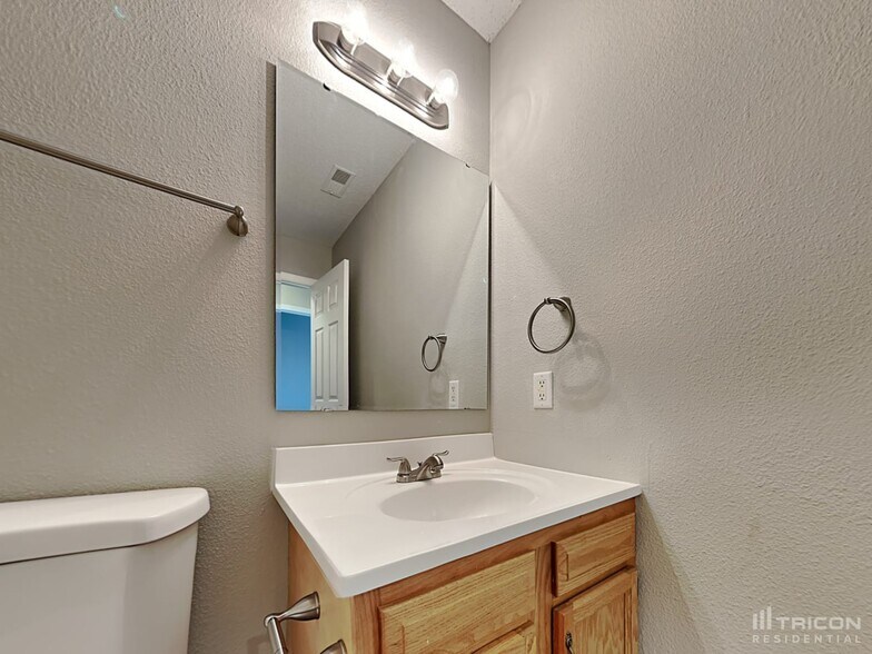 Building Photo - 6642 Southern Ridge Dr